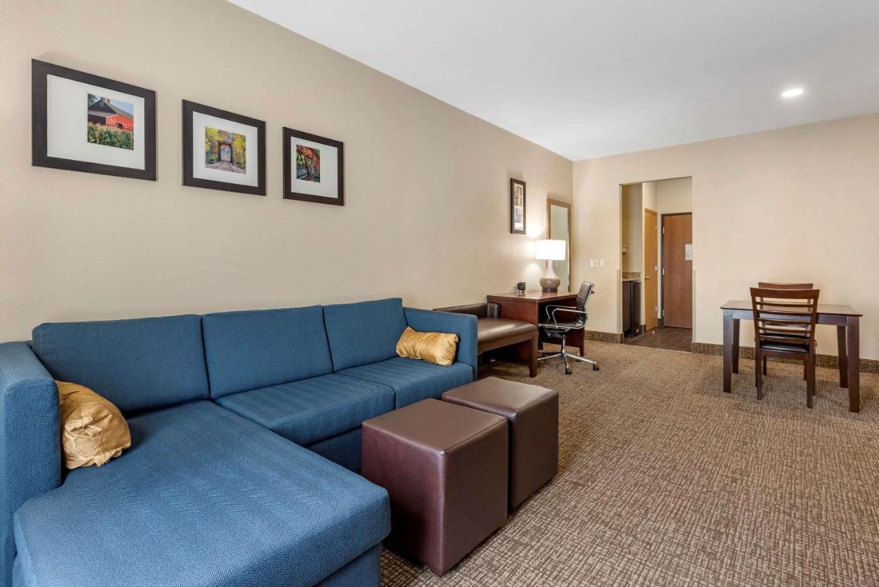 Comfort Suites Auburn Near I-69 Екстериор снимка