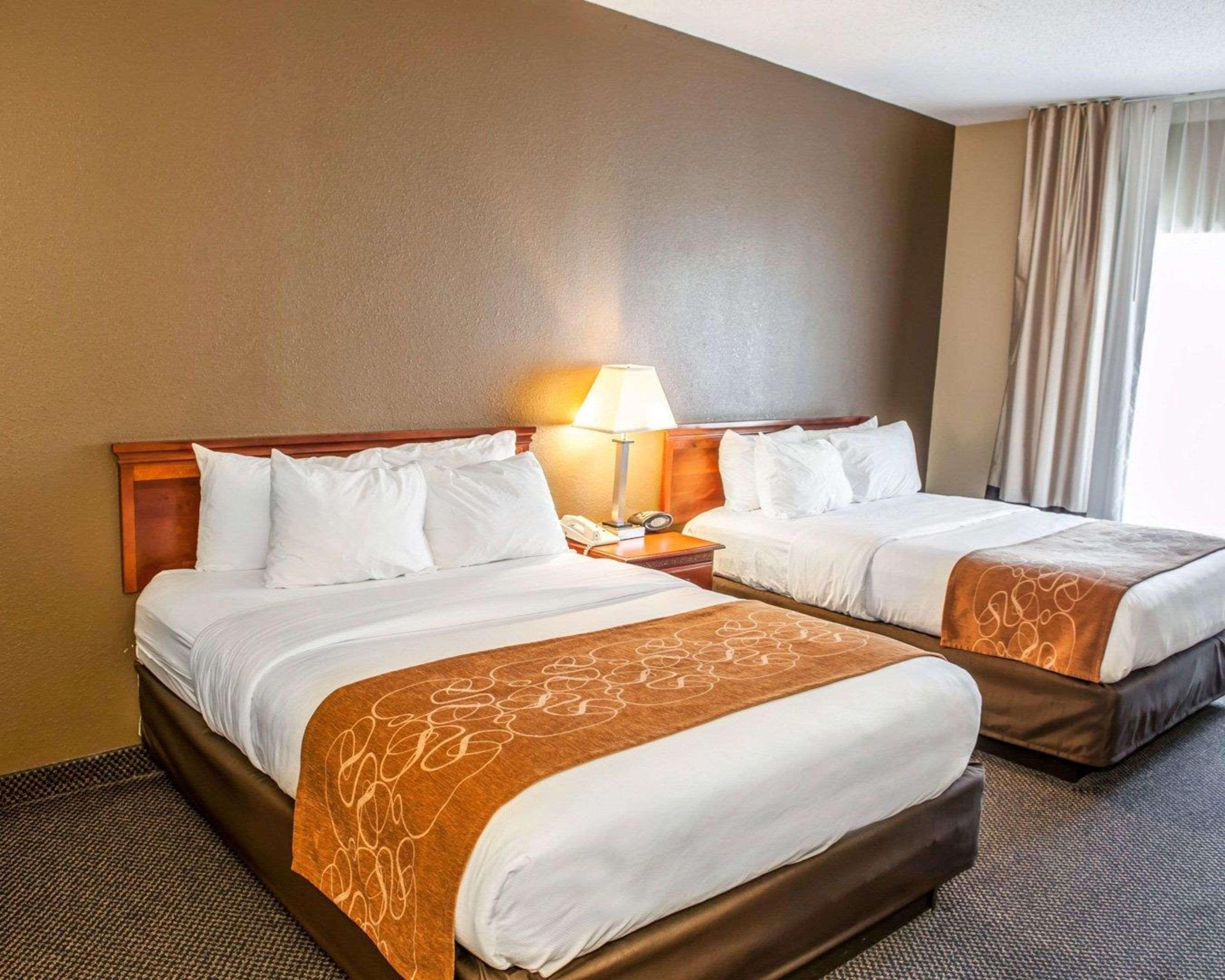 Comfort Suites Auburn Near I-69 Екстериор снимка