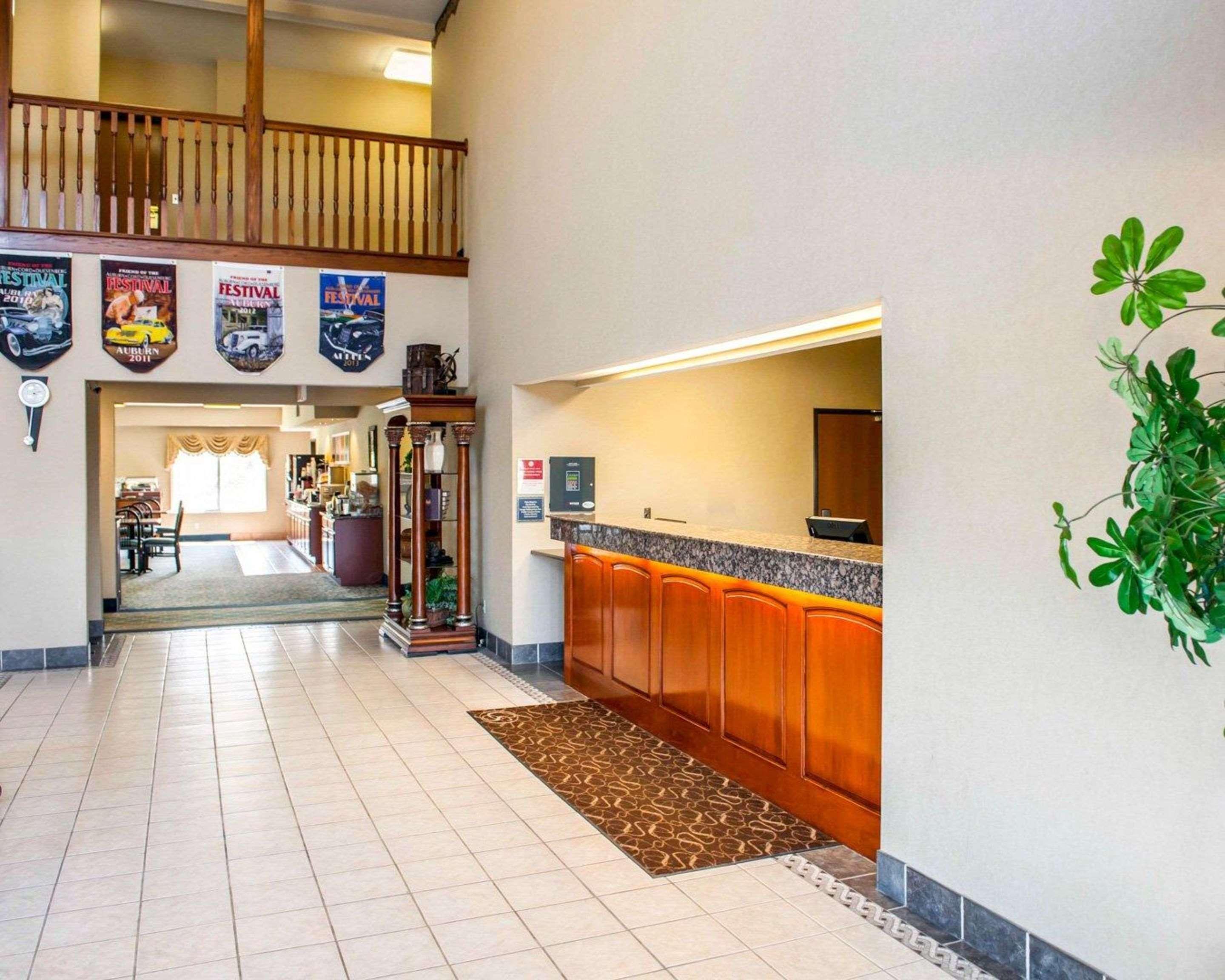 Comfort Suites Auburn Near I-69 Екстериор снимка