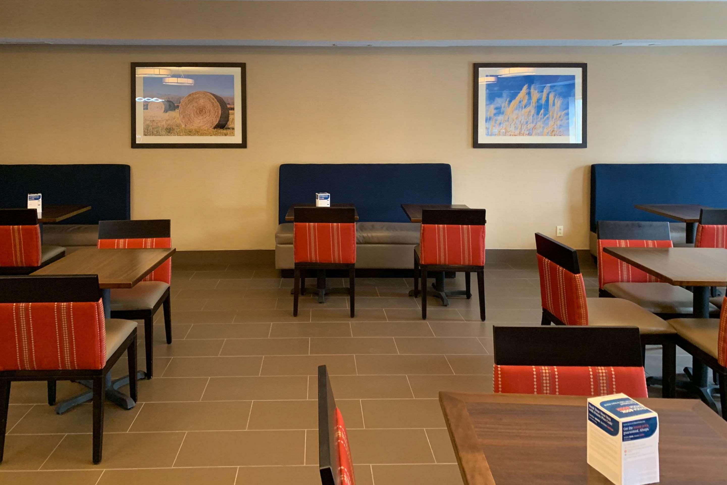 Comfort Suites Auburn Near I-69 Екстериор снимка