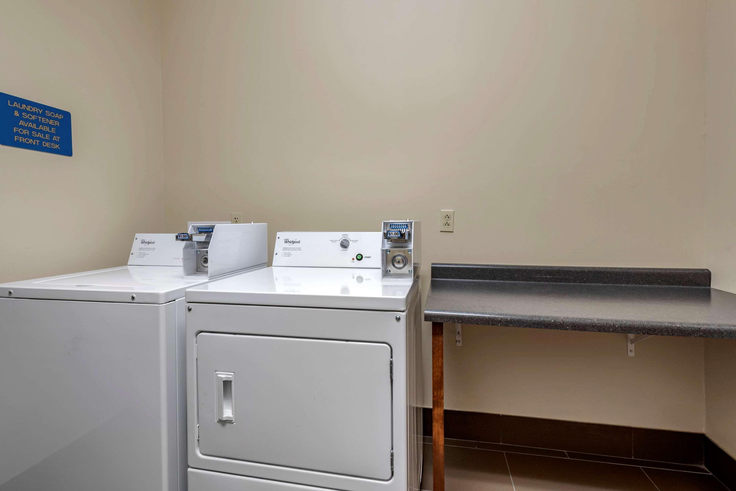 Comfort Suites Auburn Near I-69 Екстериор снимка