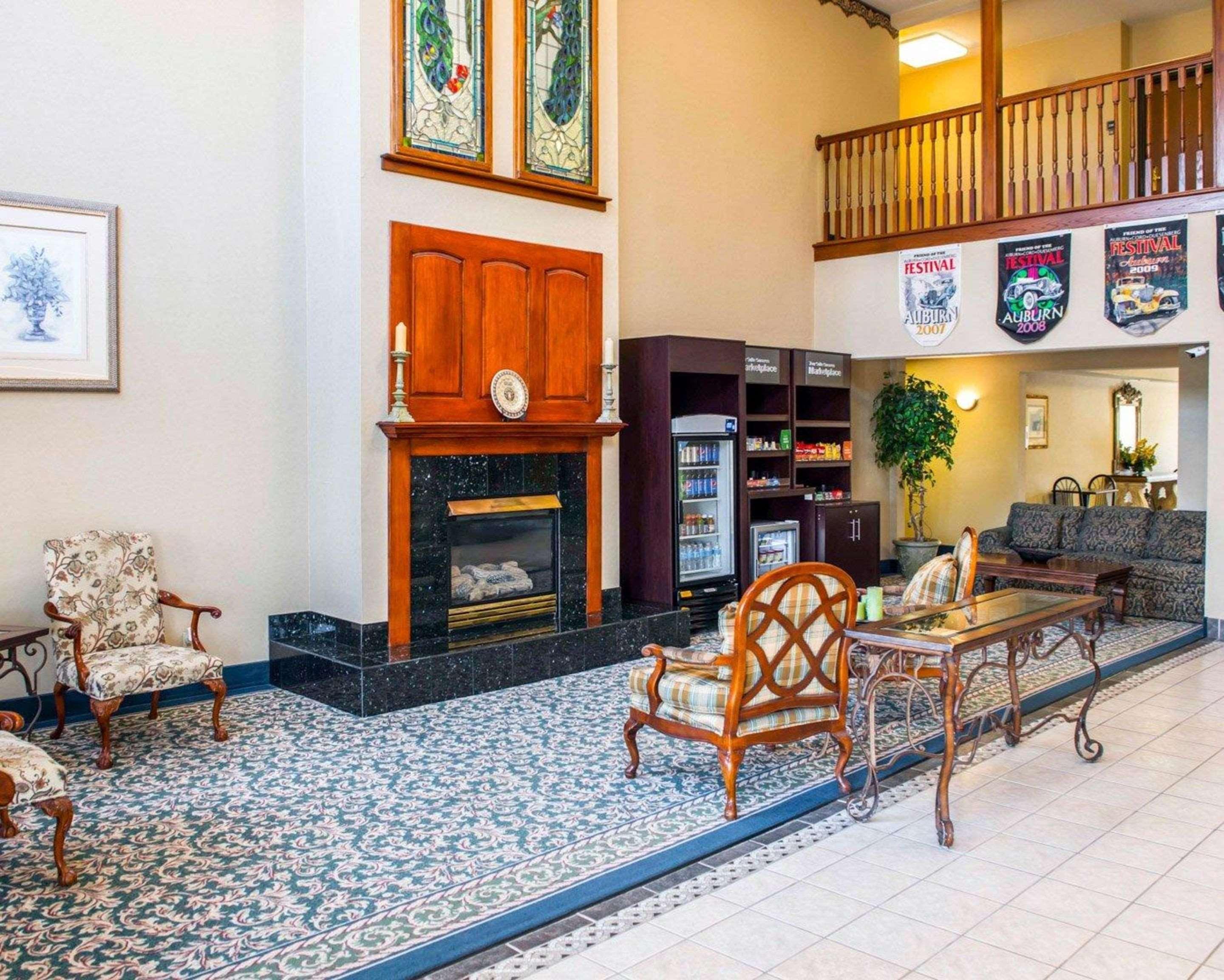 Comfort Suites Auburn Near I-69 Екстериор снимка