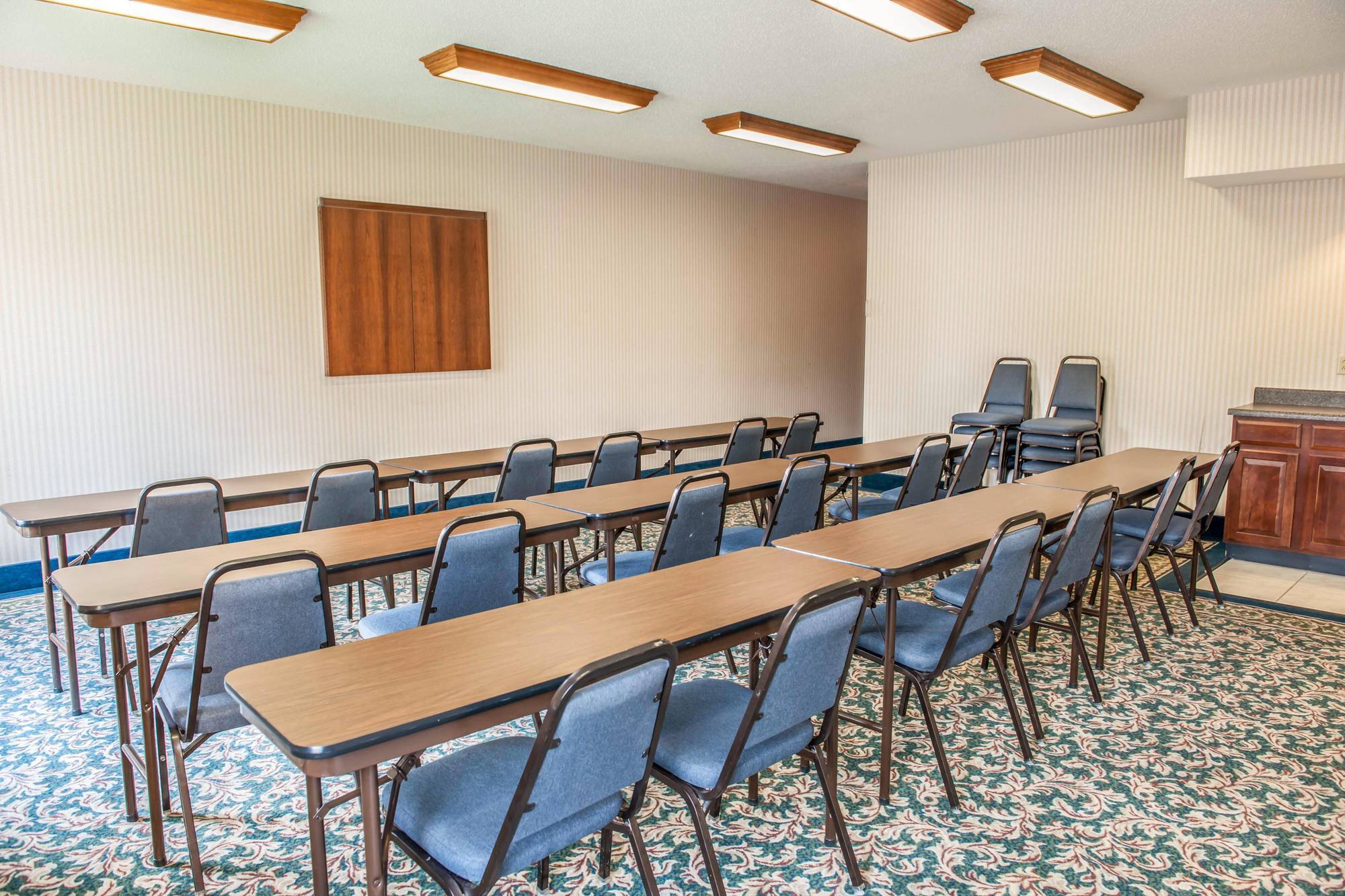 Comfort Suites Auburn Near I-69 Екстериор снимка