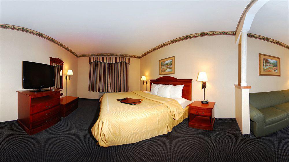 Comfort Suites Auburn Near I-69 Екстериор снимка