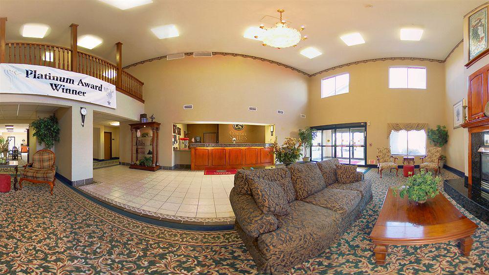 Comfort Suites Auburn Near I-69 Екстериор снимка